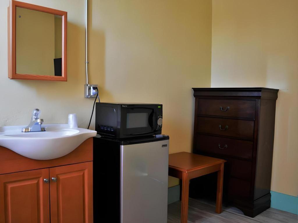 Desmond Hotel 2*
