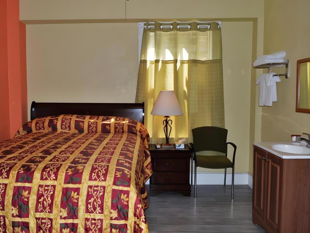 Hotel Desmond 2*